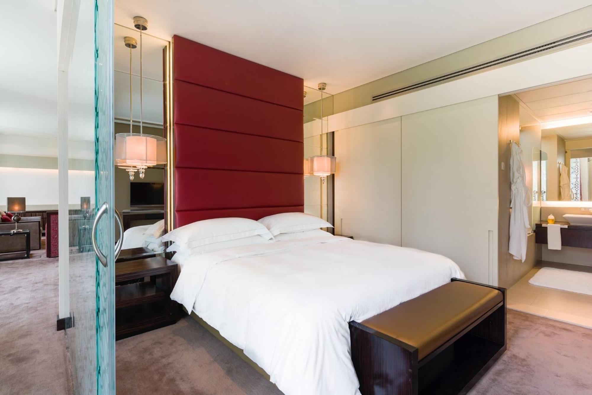 Mandarin Oriental Al Faisaliah, Riad Exterior foto A bedroom at the hotel