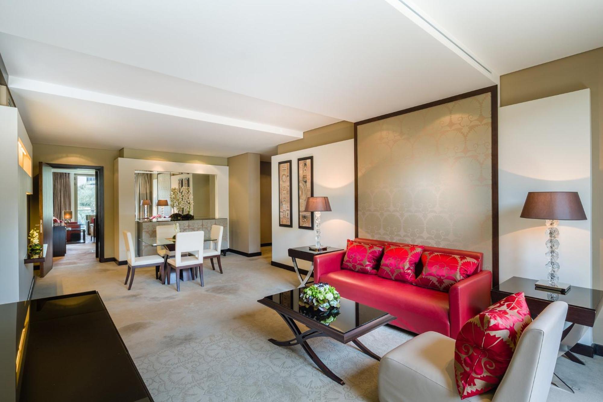 Mandarin Oriental Al Faisaliah, Riad Exterior foto A suite at the Mandarin Oriental, Munich