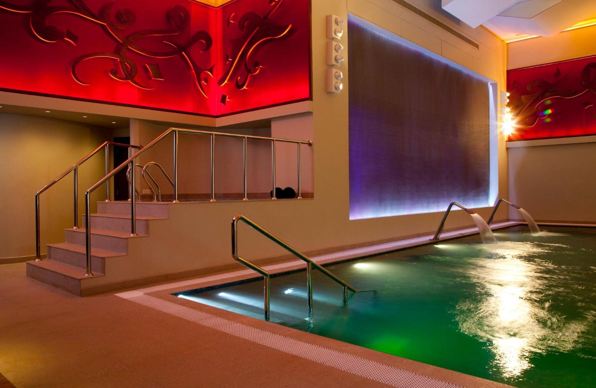 Mandarin Oriental Al Faisaliah, Riad Exterior foto The spa at the InterContinental Budapest